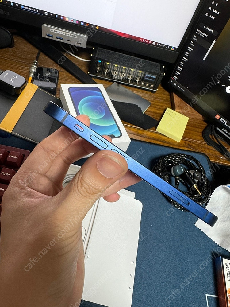 아이폰 12 미니 256기가 블루 판매합니다.--4