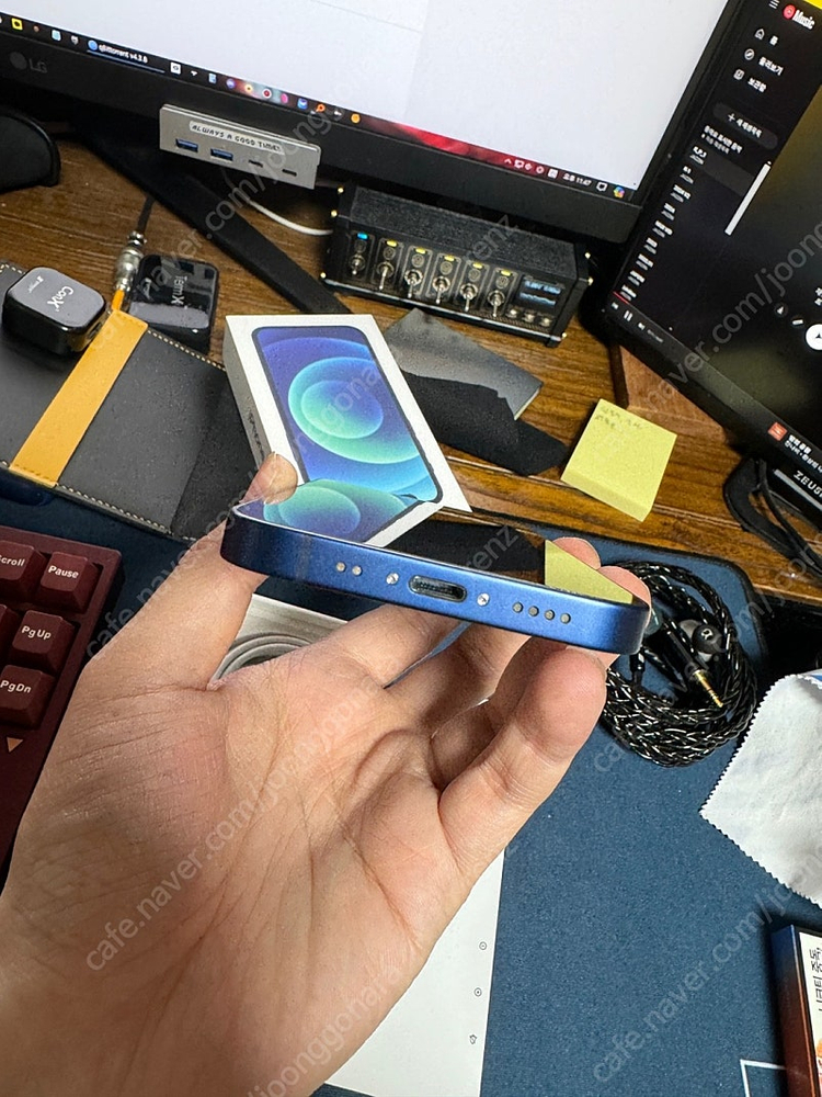 아이폰 12 미니 256기가 블루 판매합니다.--5