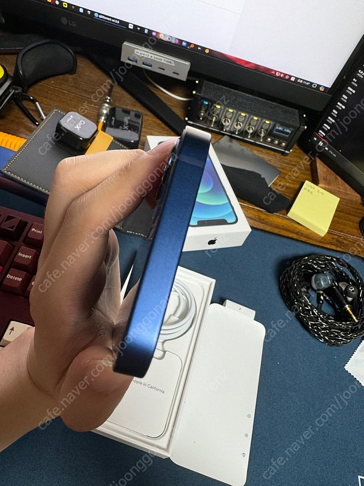 아이폰 12 미니 256기가 블루 판매합니다.--7