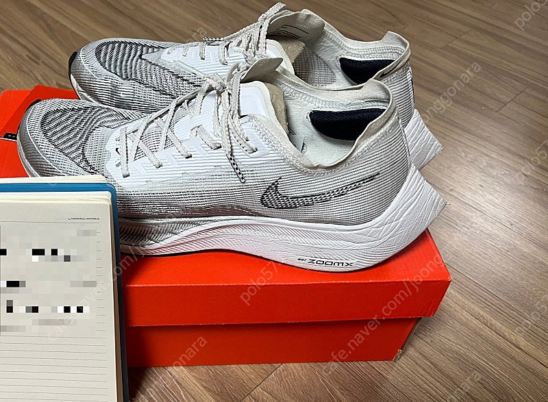 나이키줌x 베이퍼플라이 넥스트%2 화이트 메탈릭실버 280사이즈 팝니다. 이미지