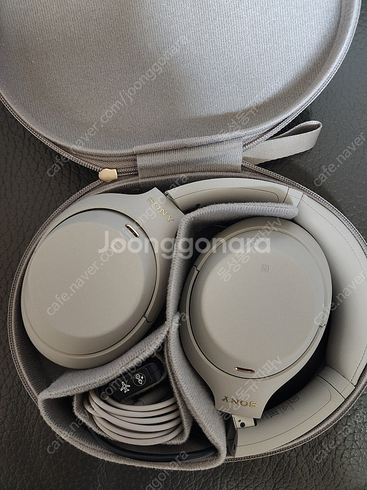 소니 WH-1000XM4 실버색상--1