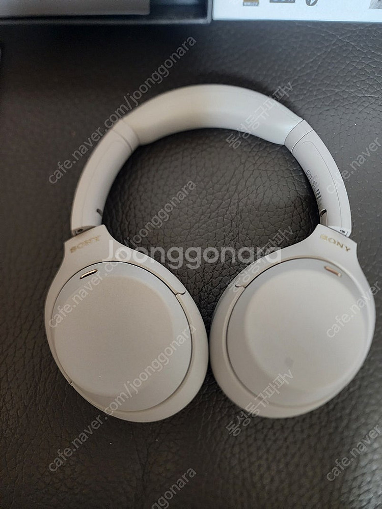 소니 WH-1000XM4 실버색상--2
