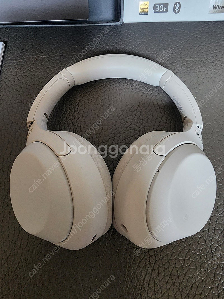 소니 WH-1000XM4 실버색상--3