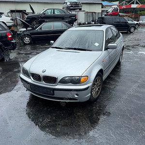 BMW E46 후기형 318i 부품차 각개합니다 앞범퍼 뒷범퍼 문짝 본네트 헤드라이트 전조등 후미등 테일램프 휀다 호박등세트 송풍구 에어밴트 사이드미러 필러 윈도우모터 ABS