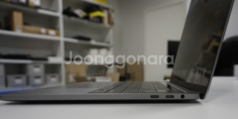 [애플] 맥북프로 2019 13인치 i5/8GB/256...--4