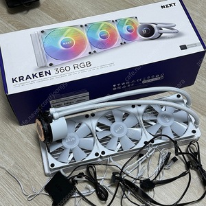 NZXT KRAKEN 360 RGB 화이트 크라켄 수냉 쿨러 팝니다.