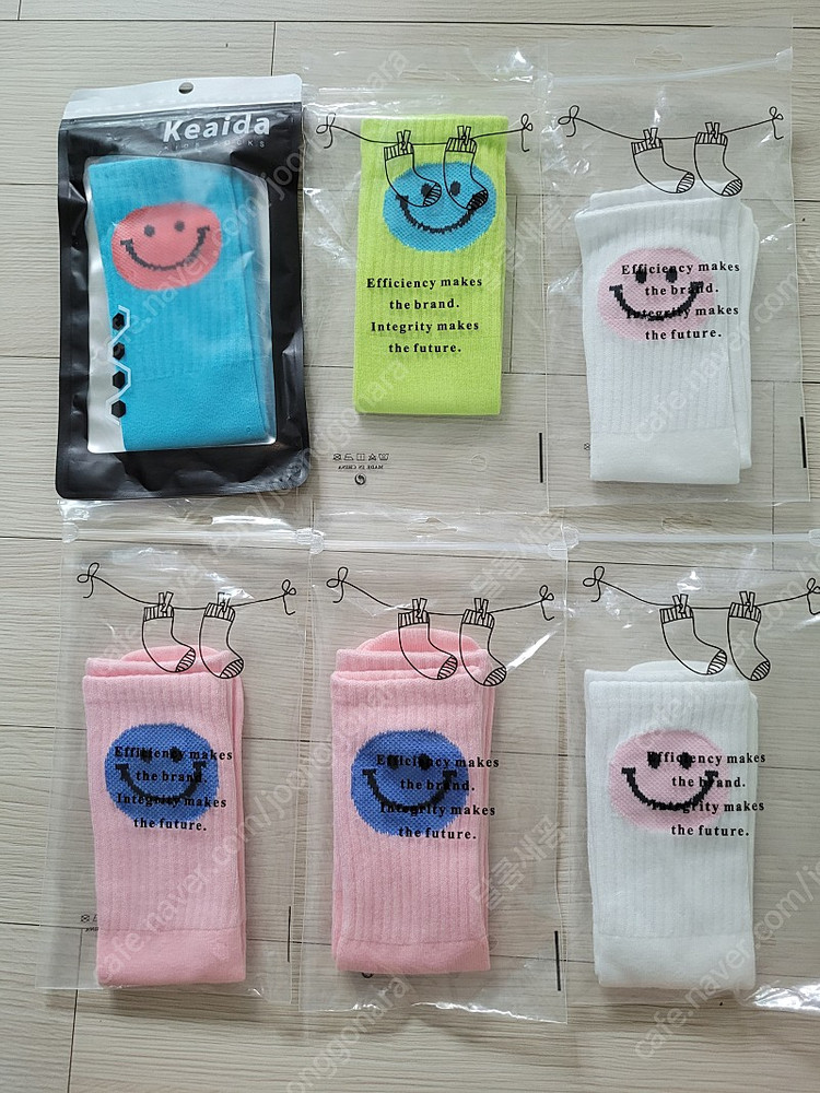 여아여자 상큼 발랄 경쾌한 스마일 니삭스 무릎양말 장말 반양말 이미지