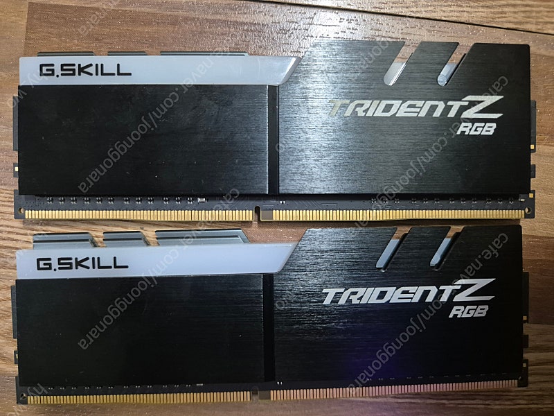 메모리 램 G.SKILL DDR4-3200 CL14 TRIDENT Z RGB 패키지 (16GB(8Gx2))