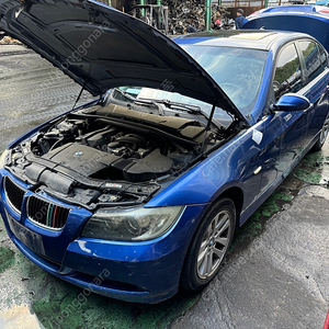 BMW E90 E바디 320i 전기형 부품차 각개합니다 범퍼,FRM,데후,휀다,운전석 조수석 헤드라이트B급,후미등,테일램프,내장재,도어트림,오디오,공조기,컵홀더,트렁크,사이드미러