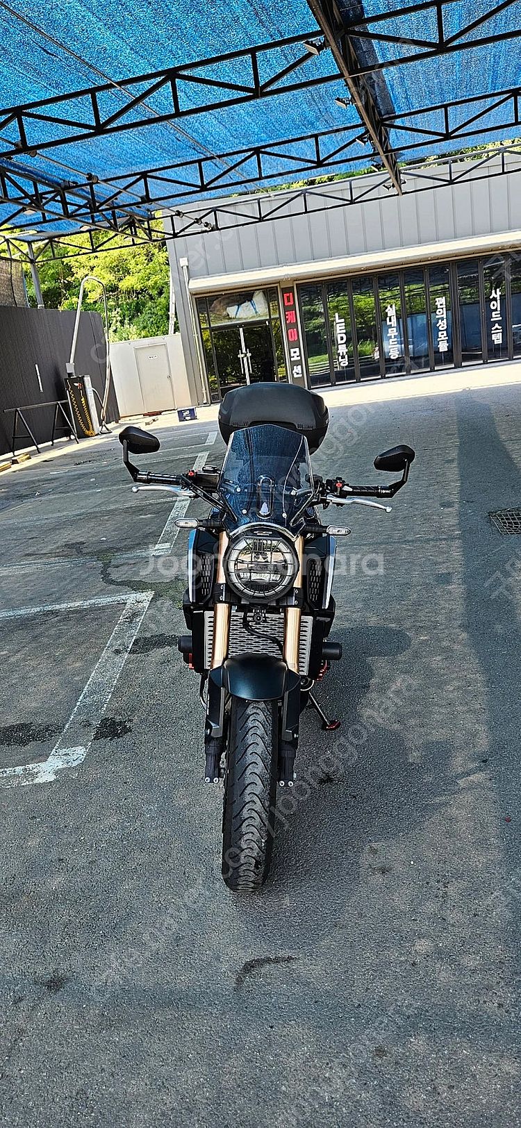 20년식 혼다 CB650R 판매합니다. 옵션 다수--5