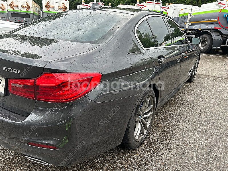 BMW 2018년식 530i msp 소피스토 그레이--2