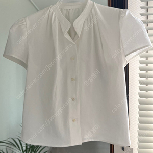 낫띵리튼 pome puff sleeve shirt