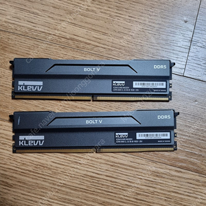 에센코어 클레브 DDR5-6400 CL32 BOLT V 패키지 서린 32GB(16Gx2) XMP 메모리 (SK hynix 램) [택포]