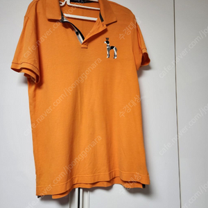 헤지스 오렌지 티셔츠 100 사이즈105인데 타이트하게 나와서 100 입으시는 분이 맞으실듯해요