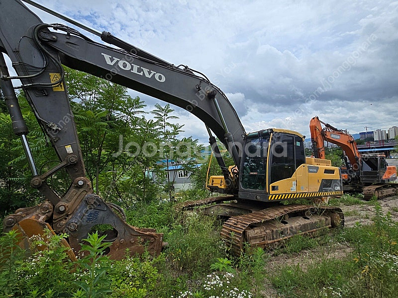 중고굴삭기 볼보 EC300D 13년 14000시간 뿌레...--0