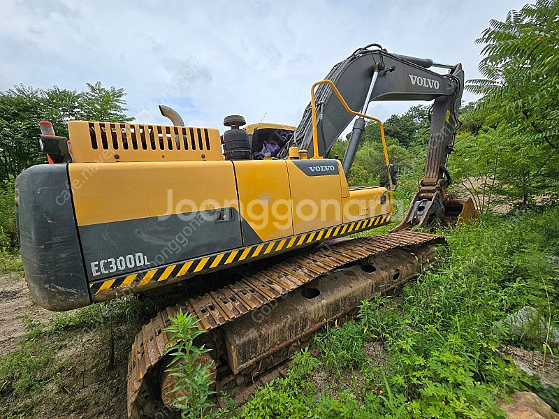 중고굴삭기 볼보 EC300D 13년 14000시간 뿌레...--1