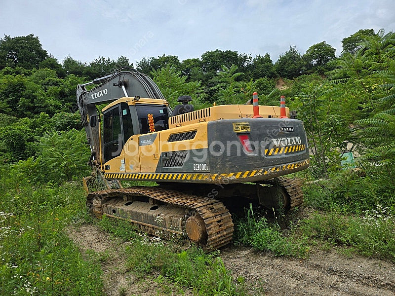 중고굴삭기 볼보 EC300D 13년 14000시간 뿌레...--3