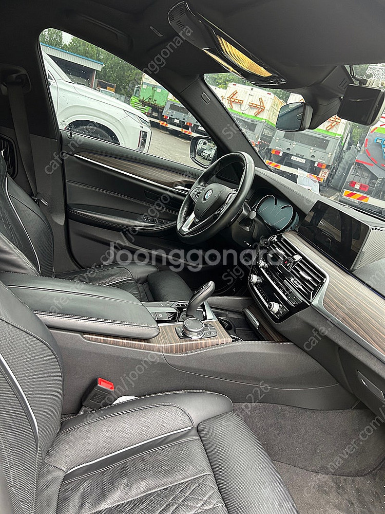 BMW 2018년식 530i msp 소피스토 그레이--3