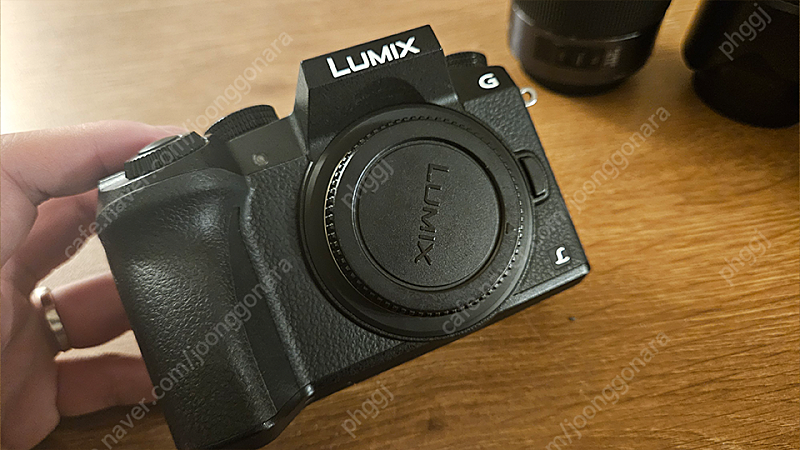 Panasonic Lumix DMC-G7 + 14-42mm 번들렌즈 + 35-100mm f2.8 + 20mm 일괄 판매합니다.