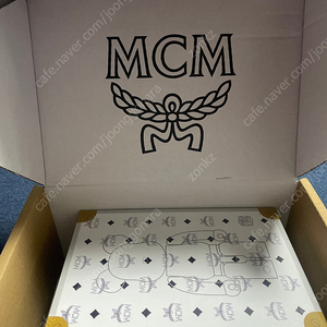 베어브릭 Bearbrick x MCM White Chrome 100% & 400%