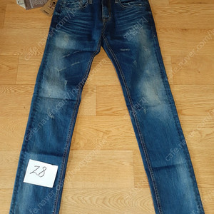 청바지 새거입니다 스판입니다 예쁜니다 요즘 계절 편하게 입부세요 20000원 직거래 가능해요