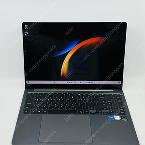 삼성 갤럭시북3 프로 16인치 NT960XFT-A51AR RAM 32GB i5/512GB 중고노트북