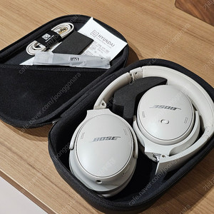 보스 BOSE QC45 화이트스모크 색상 판매합니다