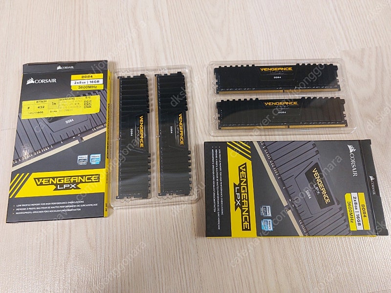 CORSAIR DDR4-3600 CL18 VENGEANCE LPX BLACK 패키지 (16GB(8Gx2) 팝니다