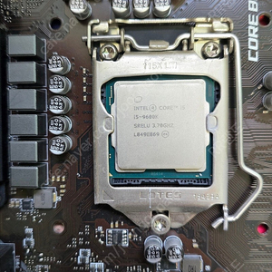 인텔 i5-9600K 메인보드 장착된 상태 100000판매가100,000원