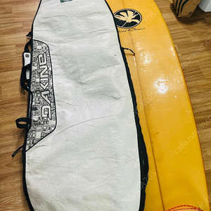 Island Classics 7'6" x 21 5/8" x 2 3/4" 서프보드와 가방 팝니다.