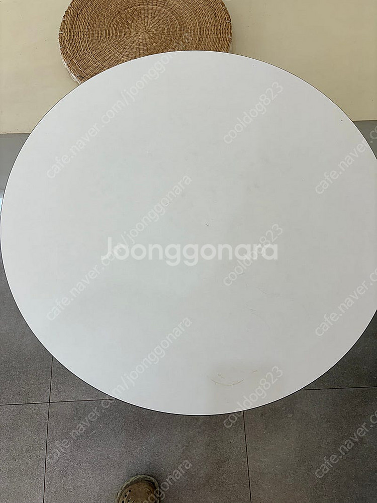 원형 테이블 탁자 깨끗한거 싸게 팔아요--1