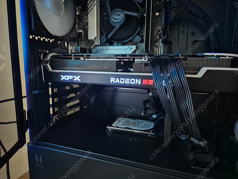 XFX 라데온 RX 6700 XT MERC 319 BLACK D6 12GB 팝니다.