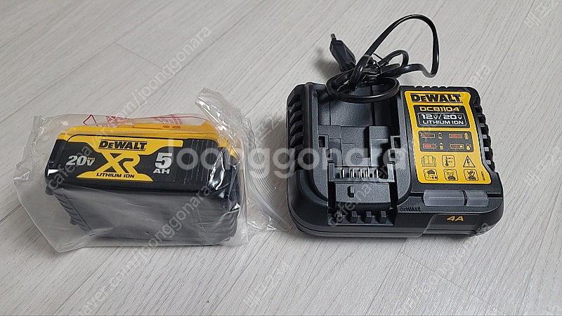 디월트 정품 20V (18V) 5.0Ah 리튬이온배터리...--0