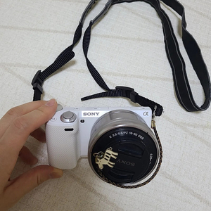 소니 미러리스 카메라 nex-5r 팝니다.