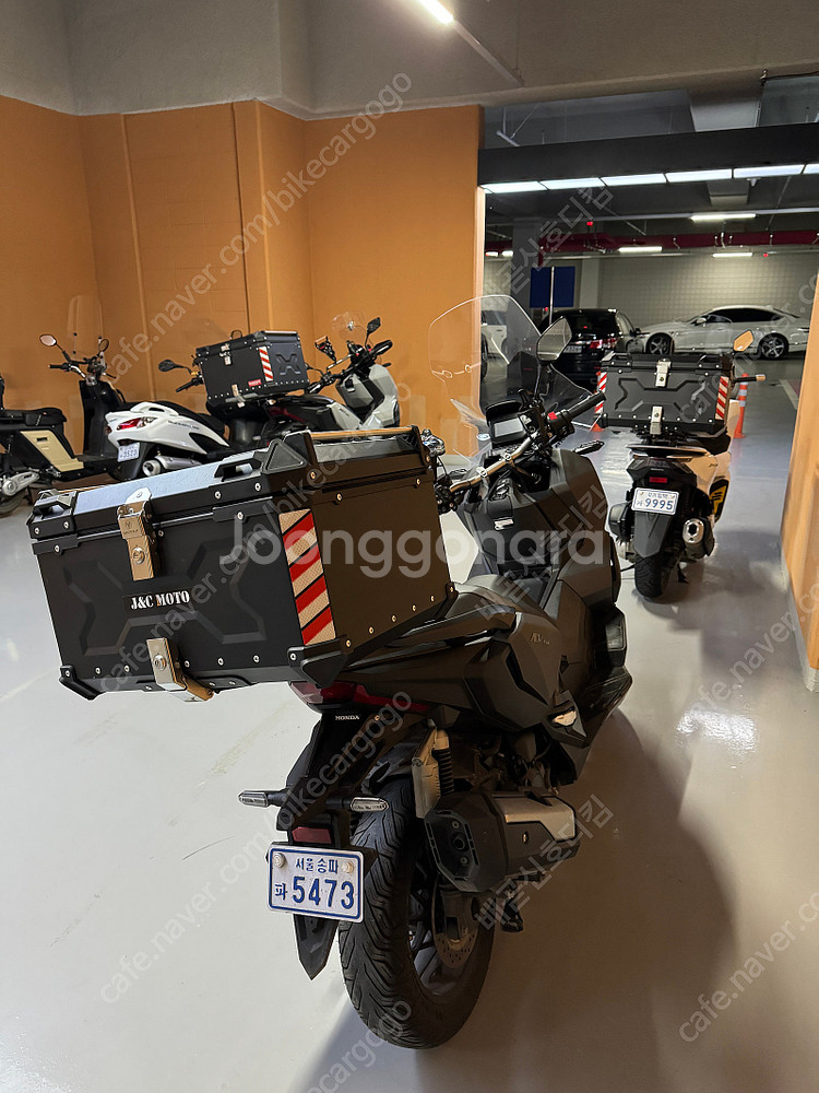 혼다 adv350 23년식 판매합니다. 인기색상 맷블랙--1