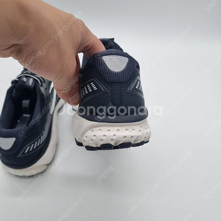 브룩스 고스트12 검/흰 남성 260mm--7