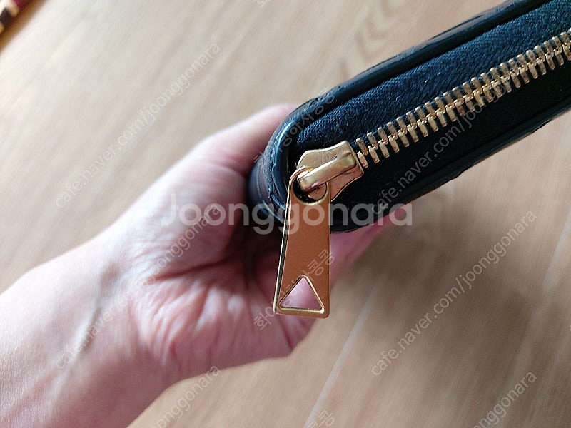 보테가베네타 장지갑 지퍼 어라운드지갑 블랙색상...상태...--4