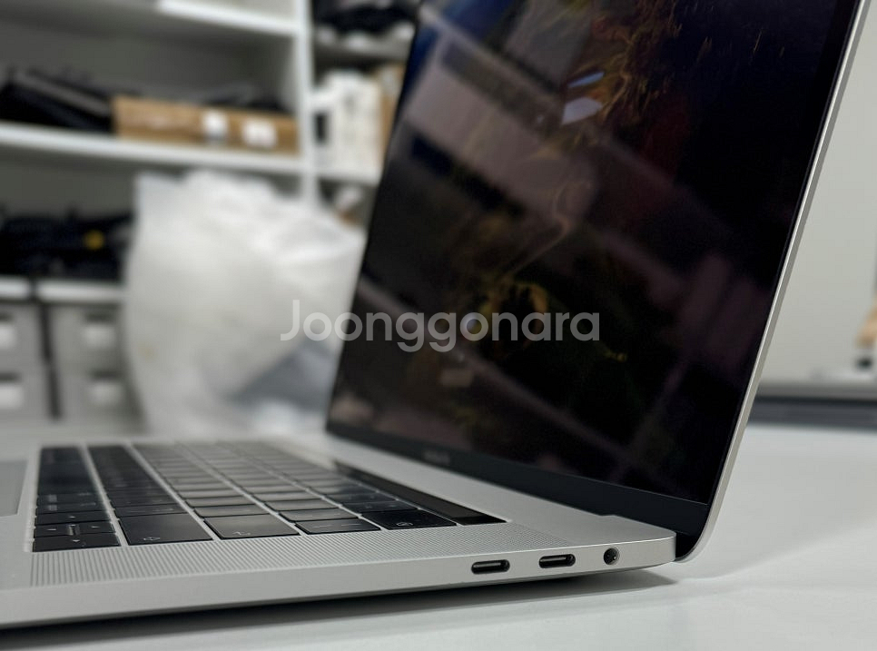 [애플]맥북프로 2019 15인치 i9/16GB/512GB--4