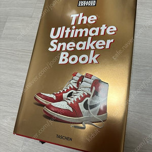 더 얼티메이트 스니커북, the ultimate sneaker book 판매합니다.