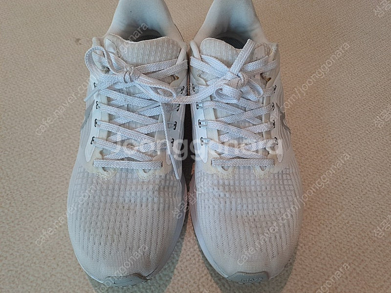 <240mm/22,000원/무료배송> 나이키 스트럭쳐 화이트--1