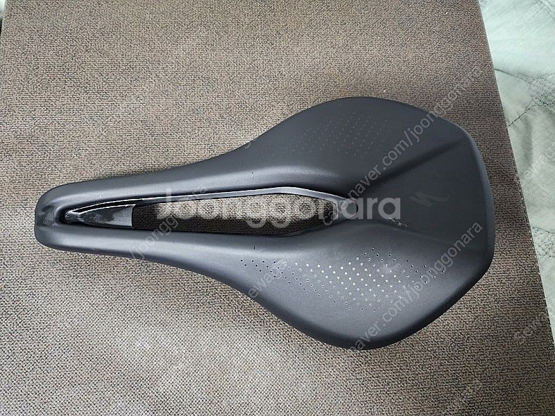 스페셜 라이즈드 파워콤프 안장 143mm 판매합니다--2