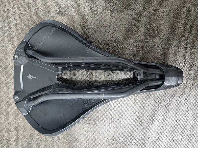 스페셜 라이즈드 파워콤프 안장 143mm 판매합니다--3