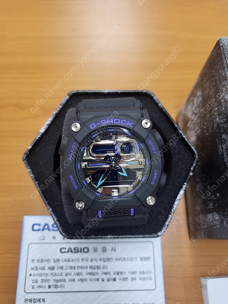 카시오 지샥 G-SHOCK GA-900AS-1ADR 판매합니다.
