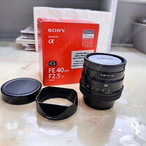소니 40mm 2.5 사각후드포함 보증기간 240910까지 남음 팝니다.