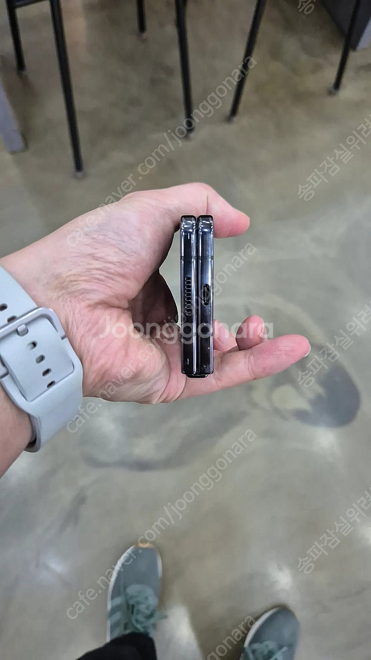 폴드5 512검정 팝니다.--1