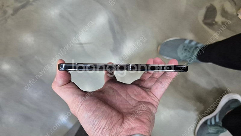 폴드5 512검정 팝니다.--9