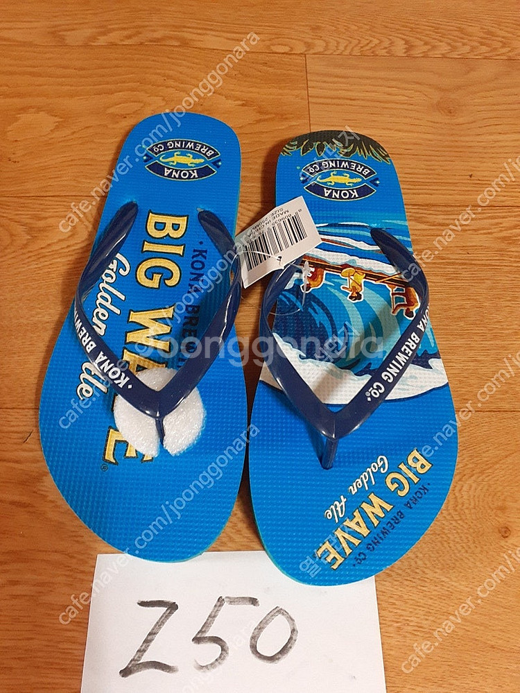 슬리퍼 남여공녀 새거입니다 사이즈 250. 245 괜찮아요 휴가철등 다양하게 신어요 3000원 직거래 가능해요--0