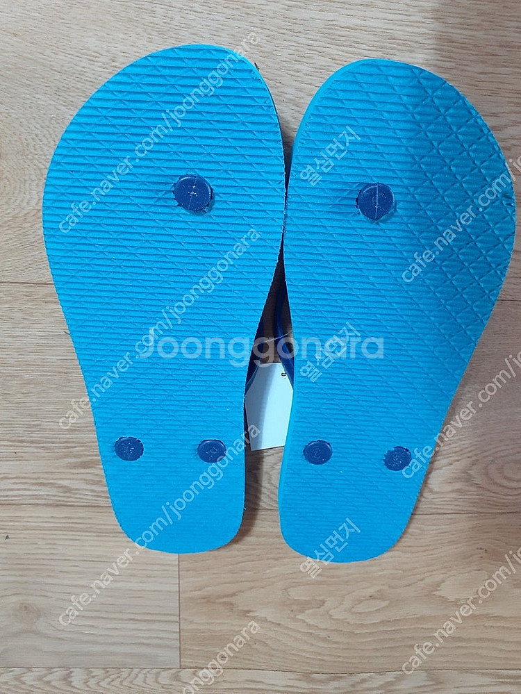 슬리퍼 남여공녀 새거입니다 사이즈 250. 245 괜찮아요 휴가철등 다양하게 신어요 3000원 직거래 가능해요--1