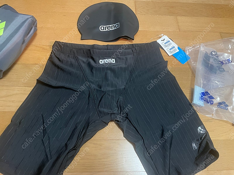 [새상품] 아레나 남자 수영복 수모 세트--1