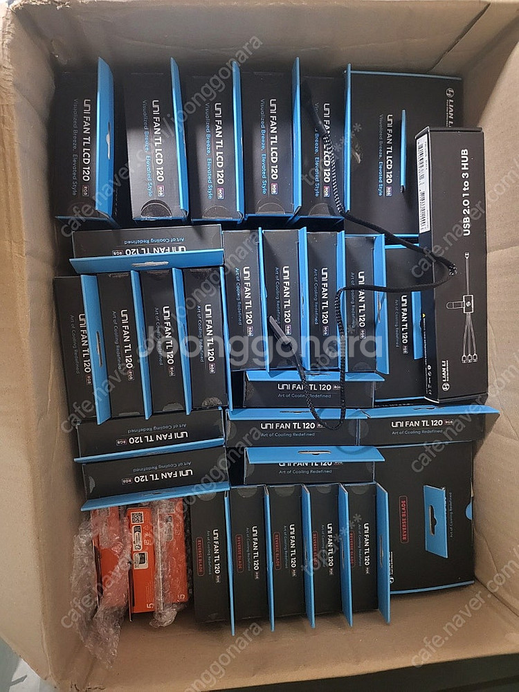 Lian Li 120MM 팬 및 스트리머케이블 V2 8핀 커세어 옵시디언 1000D 480 트레이 2개 팝니다--0